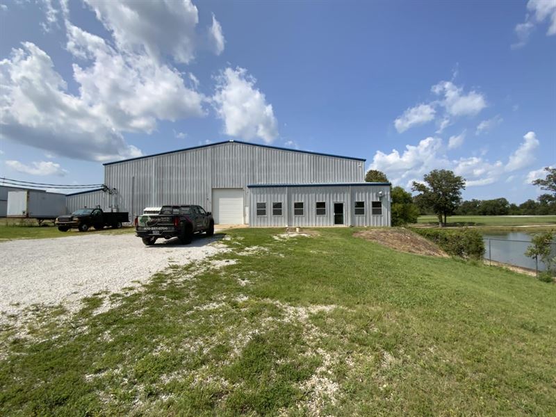 Airplane Hanger,.66 Acres, Mou : Mountain View : Stone County : Arkansas