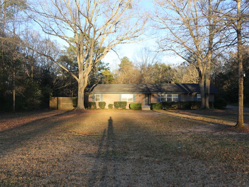 Ranch Style Home in Lowndesboro : Lowndesboro : Lowndes County : Alabama