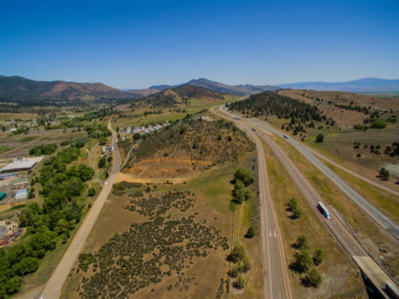 Zoned Commercial, Off I-5 in CA : Yreka : Siskiyou County : California