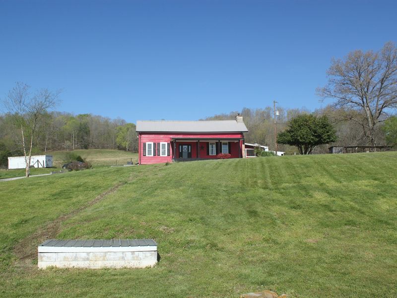 Farm Renovated Farm House Acreage Land for Sale in Centerville