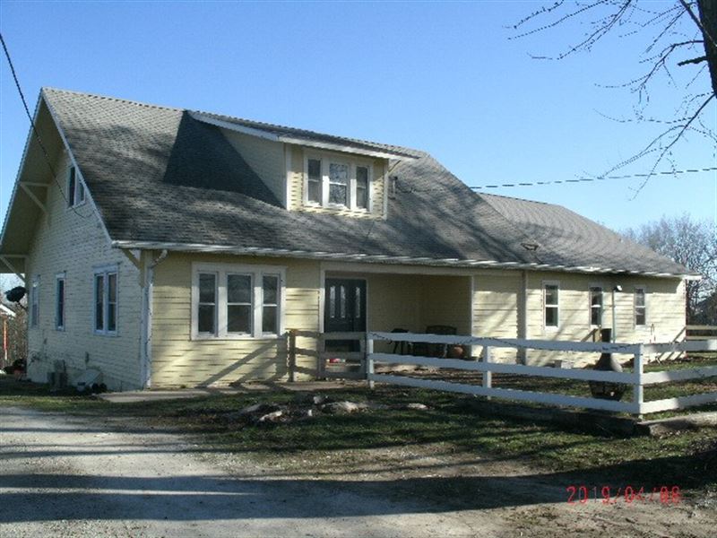 Large Country Home On 7.3 Acres : Princeton : Mercer County : Missouri