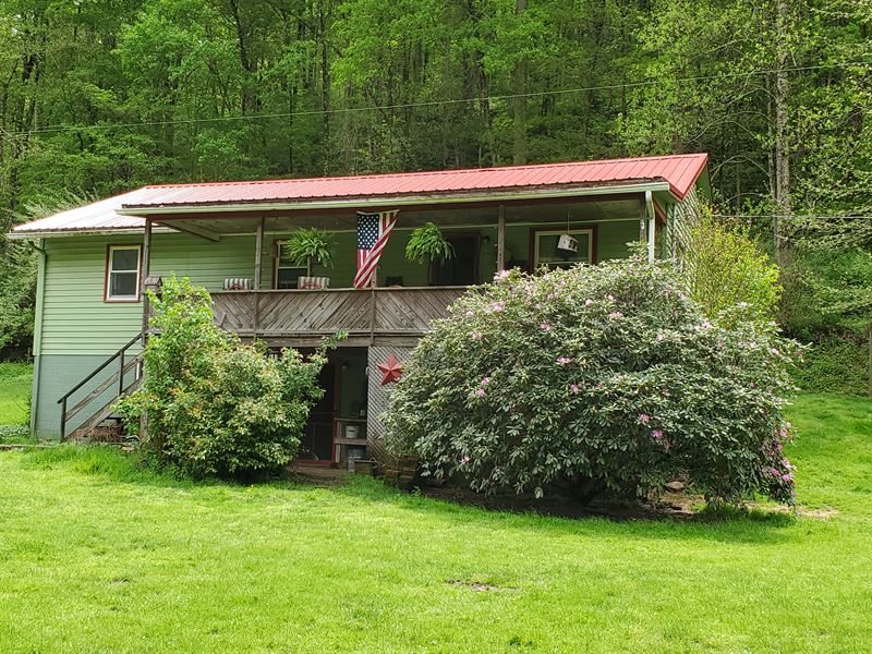Beautiful Home On Country Setting : Jacksonburg : Tyler County : West Virginia