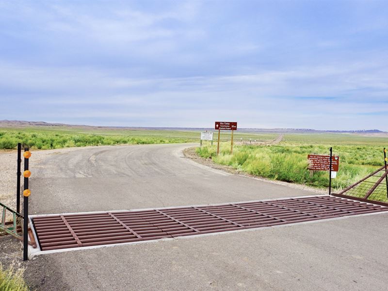 Ranch Bordering Blm Land : Rawlins : Sweetwater County : Wyoming