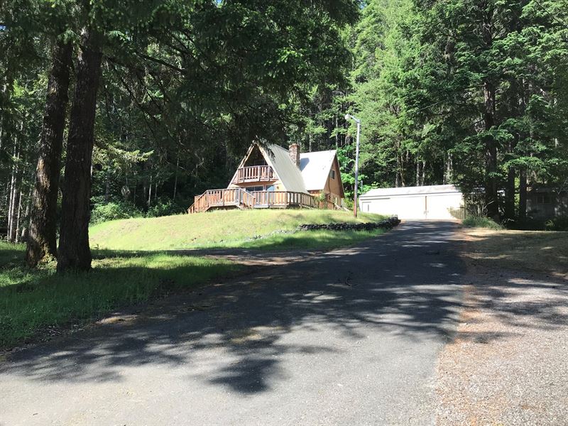 Cabin for Sale in Agness Oregon : Agness : Curry County : Oregon