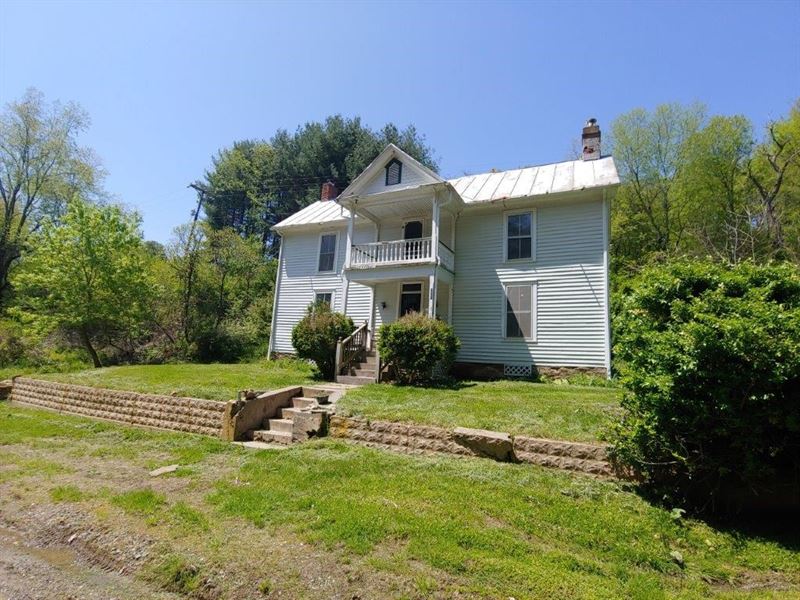Farmhouse Near River in Floyd VA : Floyd : Floyd County : Virginia