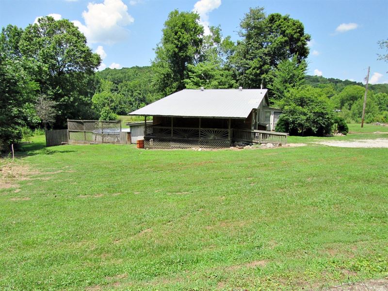 Home & 9.6 Acres, Creek Frontage : Linden : Perry County : Tennessee