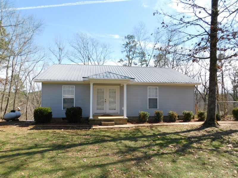 Cabin TN Pickwick Lake Water Access Land for Sale in Savannah, Hardin