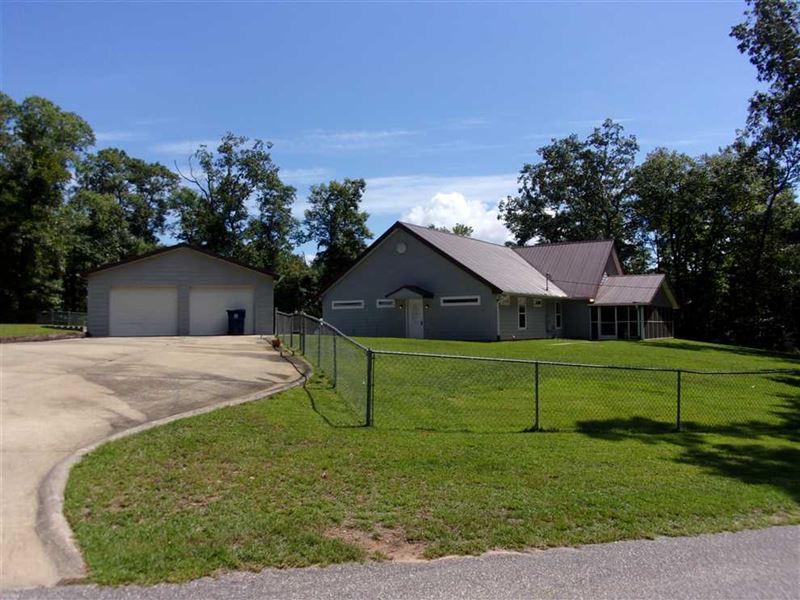 Beautiful Waterfront Home Located : Abbeville : Henry County : Alabama