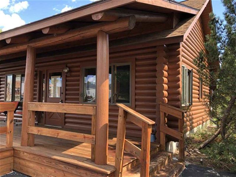 Big Bay Beautiful Log Home : Big Bay : Houghton County : Michigan