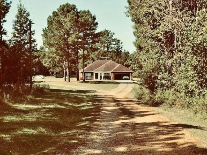 Secluded Home On 3.5 Acres : Foxworth : Marion County : Mississippi