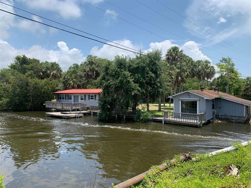 Suwannee Waterfront Home Suwannee Land for Sale in Suwannee, Dixie