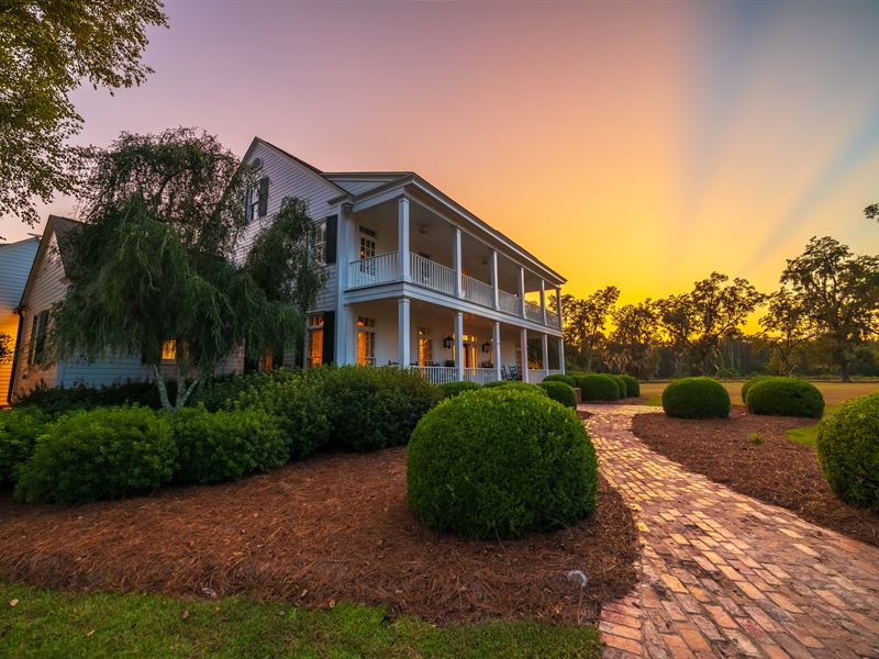True Southern Living : Lakeland : Lanier County : Georgia