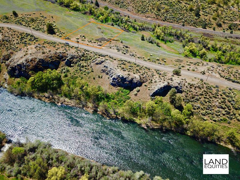 Fantastic Location By Klamath River : Hornbrook : Siskiyou County : California