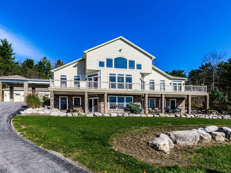 Custom-Built Home with Acreage : Manlius : Onondaga County : New York
