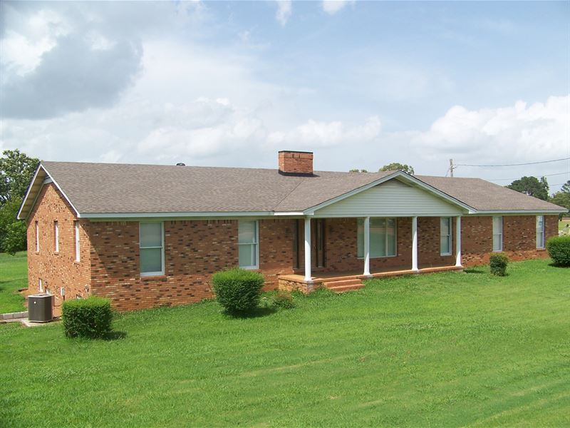 3Br / 3Ba Brick Home, Basement Land for Sale in Crump, Hardin County