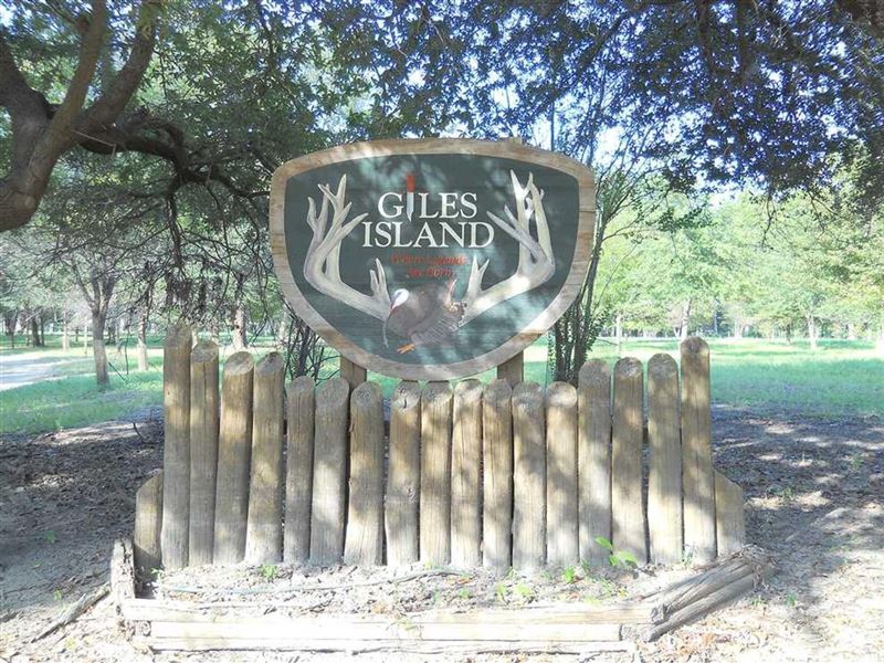 900 Acres Giles Island, You : Natchez : Adams County : Mississippi