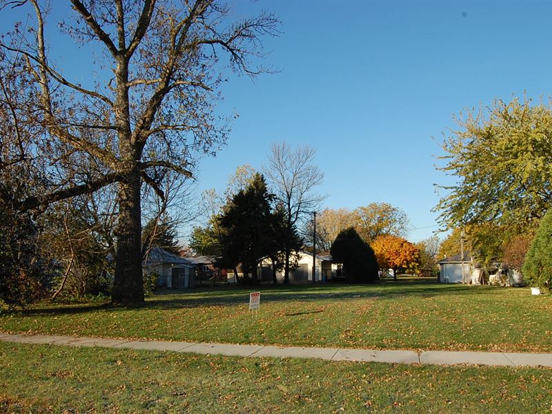 Picture Perfect Residential Lot : Wells : Faribault County : Minnesota