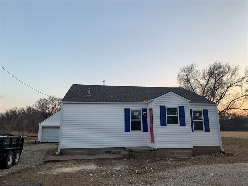Remodeled Country Home Acreage Land for Sale in Ponca City, Osage