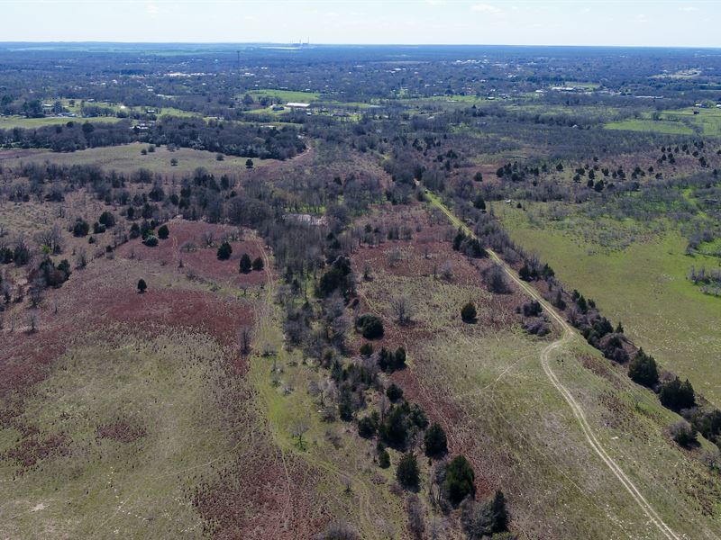Unique Ranch with Possibilities : Rockdale : Milam County : Texas