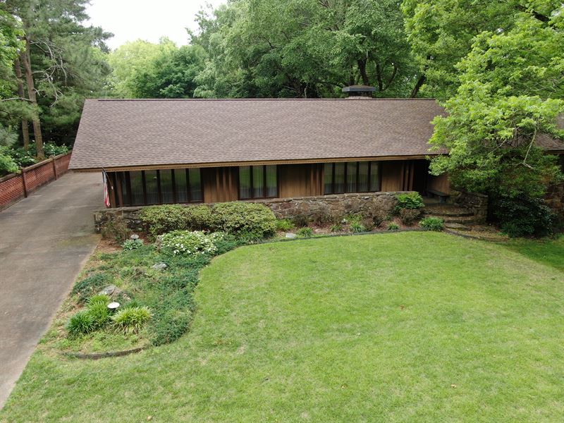 2900 sf Home on Newport Lake Branch : Newport : Jackson County : Arkansas