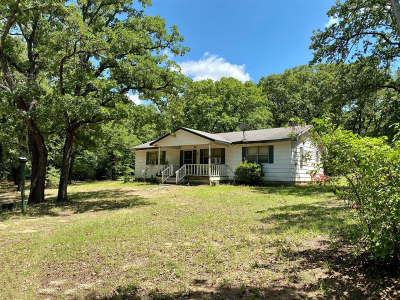 Southern Oklahoma Country Farmhouse : Overbrook : Love County : Oklahoma