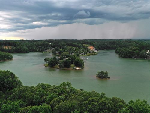 Lake Keowee Dockable : Salem : Oconee County : South Carolina