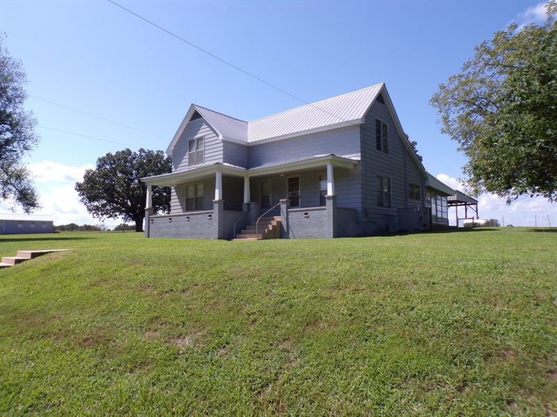 Country Farmhouse, Pasture Land : Marshall : Searcy County : Arkansas