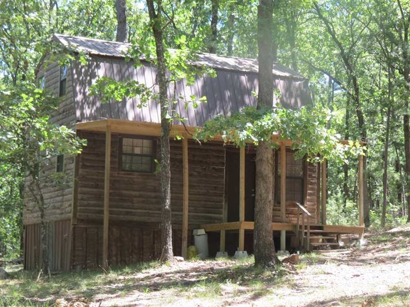 Secluded Cabin in Kiamichi Wildern : Moyers : Pushmataha County : Oklahoma