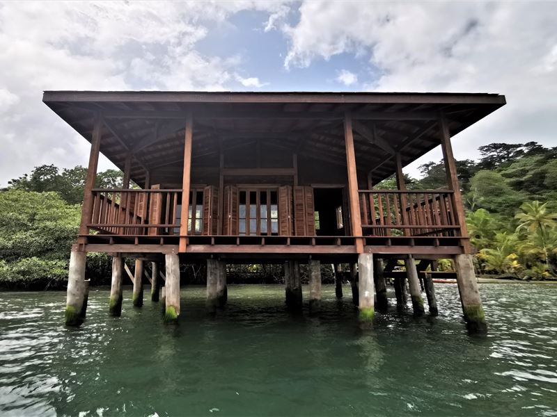 Bocas Del Toro Semi-Custom : Panama