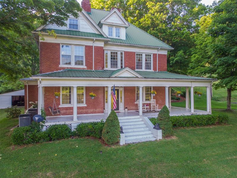 Updated 5 BR 2.5 BA 1910 Farmhouse : North Tazewell : Tazewell County : Virginia