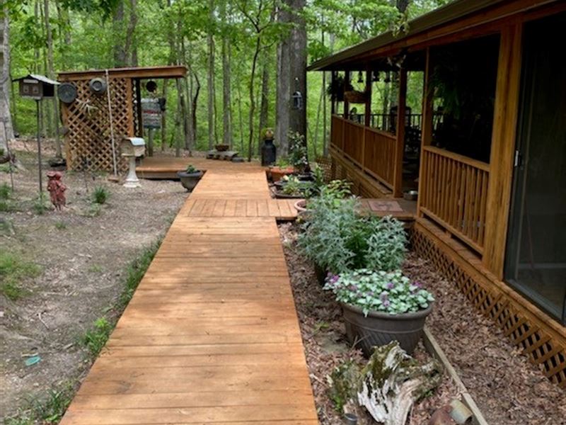 Private Log Cabin in The Woods : Hohenwald : Lewis County : Tennessee