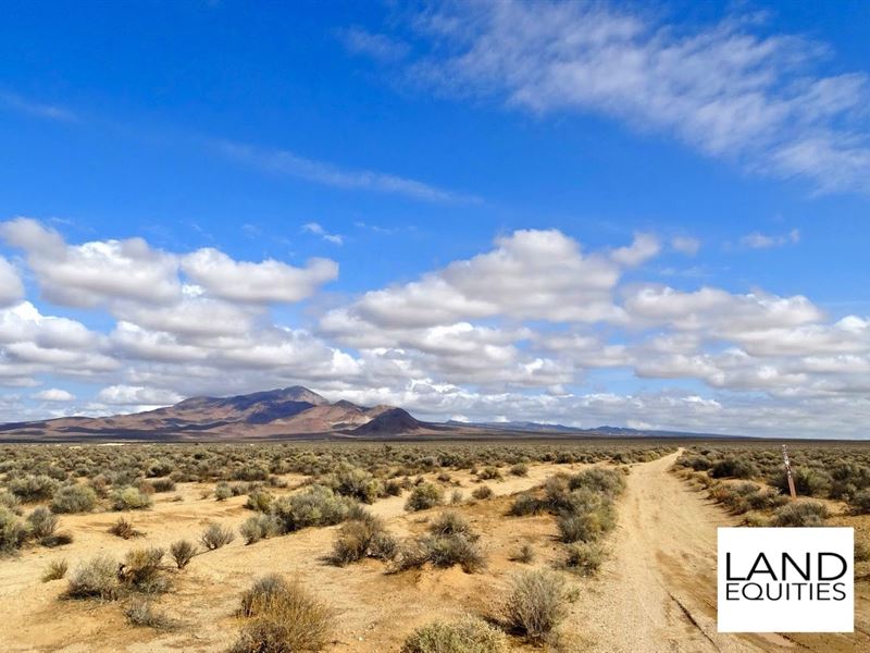 Off Roaders Paradise Backed to Blm : Barstow : San Bernardino County : California