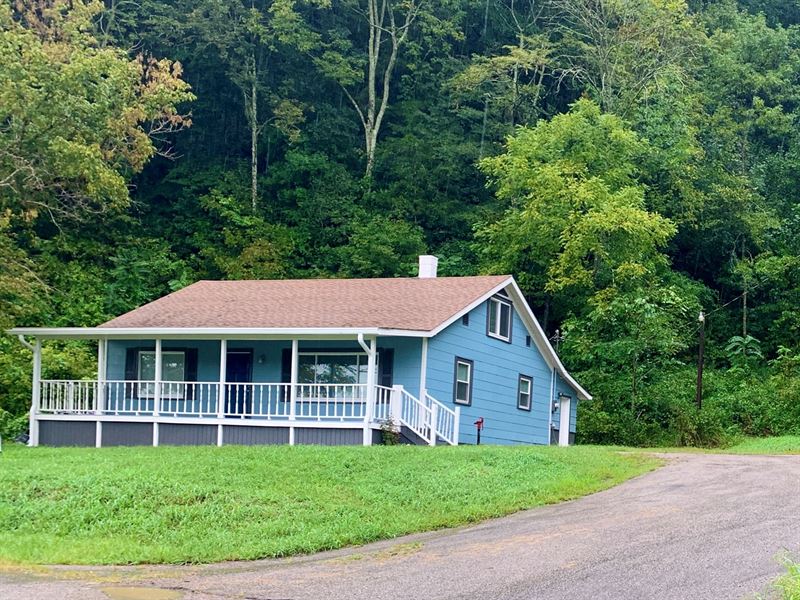 Pending Country Home with Acreage : Burkesville : Cumberland County : Kentucky