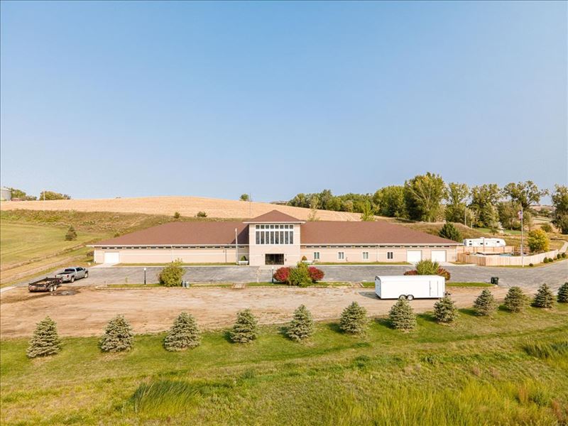 Executive Home 7.68 Acres Logan : Logan : Harrison County : Iowa