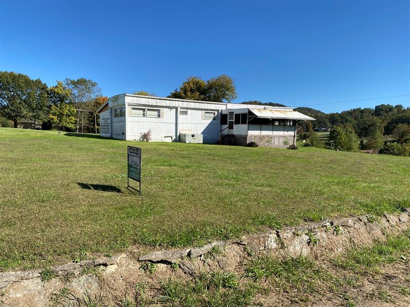 Older Mobile Home 3 Lots.Almost : Hinton : Summers County : West Virginia