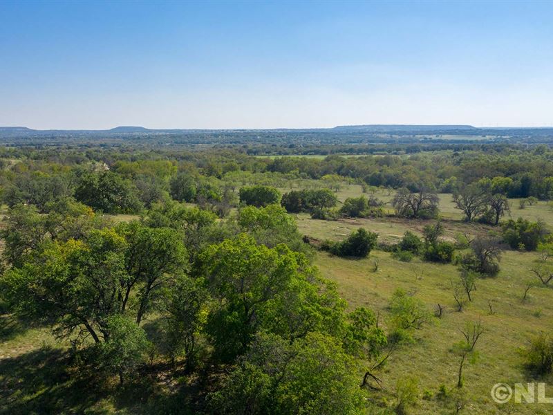 10 Acres & New Barndo Shell : Hamilton : Hamilton County : Texas