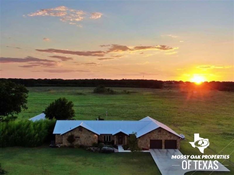 Luxury Custom Home on 44 Acres : Bowie : Montague County : Texas