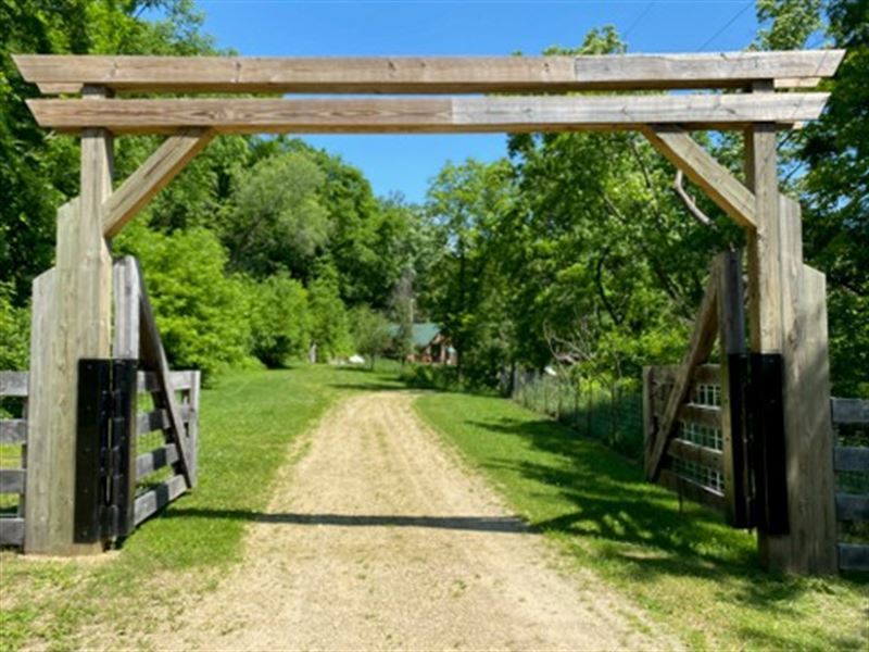 Peaceful Valley Setting, Cabin : Cassville : Grant County : Wisconsin
