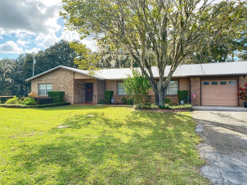 Beautiful Country Home and Acreage : Old Town : Dixie County : Florida
