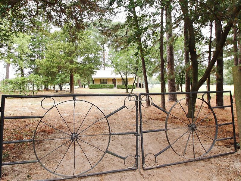 Home on Acreage in Leon County, TX : Jewett : Leon County : Texas