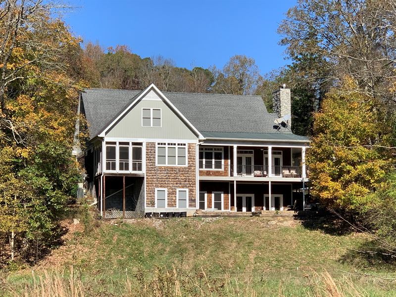 Private Farm Tn, Creek, Barn : Savannah : Hardin County : Tennessee
