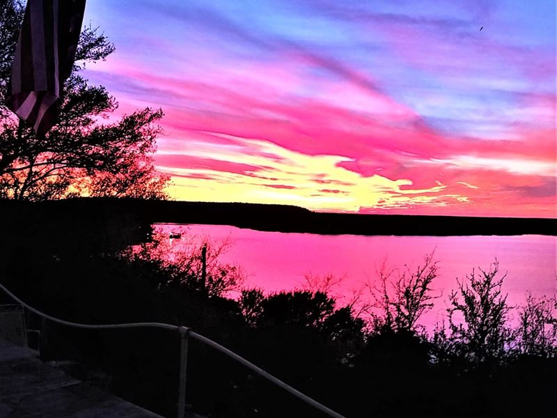 Beautiful Lake Cabin : Brownwood : Brown County : Texas