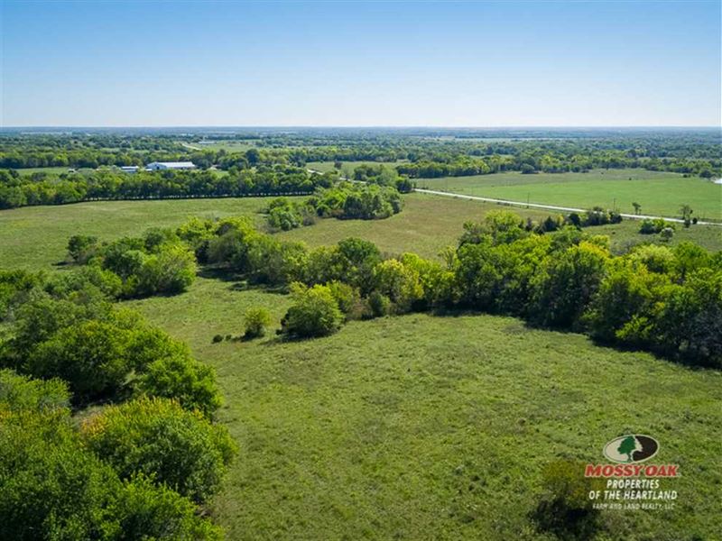31 Build Site with Black Top : Cherryvale : Labette County : Kansas