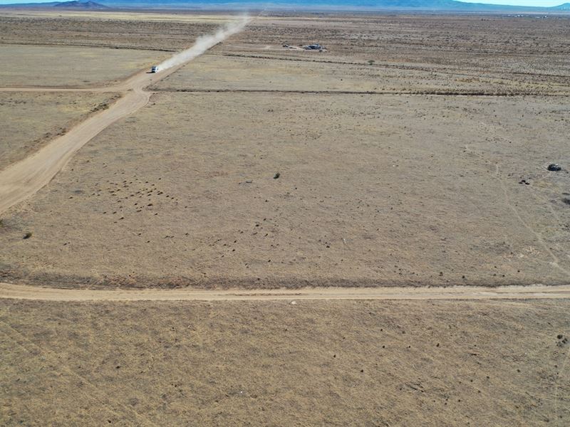 1.3 Ac of Pristine & Private Land : Kingman : Mohave County : Arizona