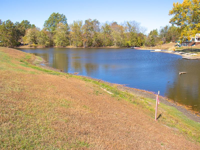 Taylorville Building Site Lake Lot : Taylorville : Christian County : Illinois