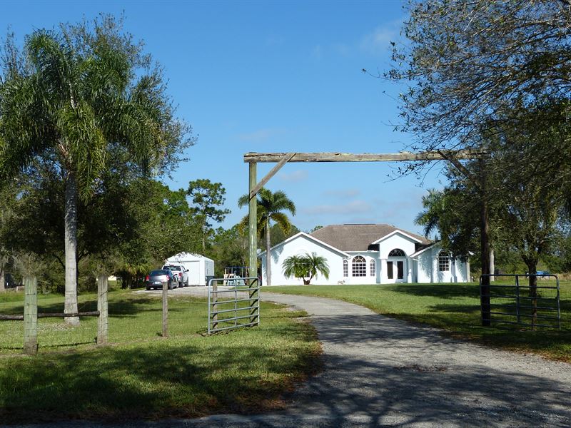 4Br / 3Bath Home on 2Ac with Pond : Fort Pierce : Saint Lucie County : Florida
