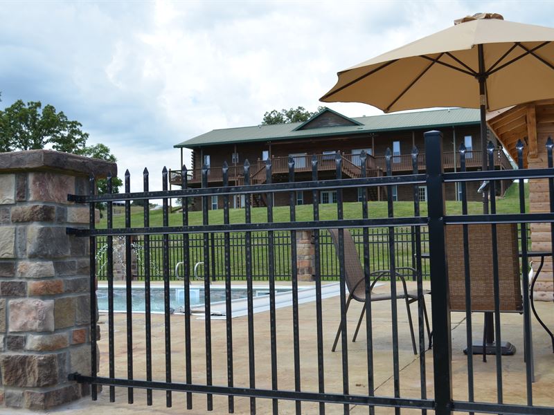 10 Bedroom Lodge and Ranch for Sale : Falcon : Laclede County : Missouri