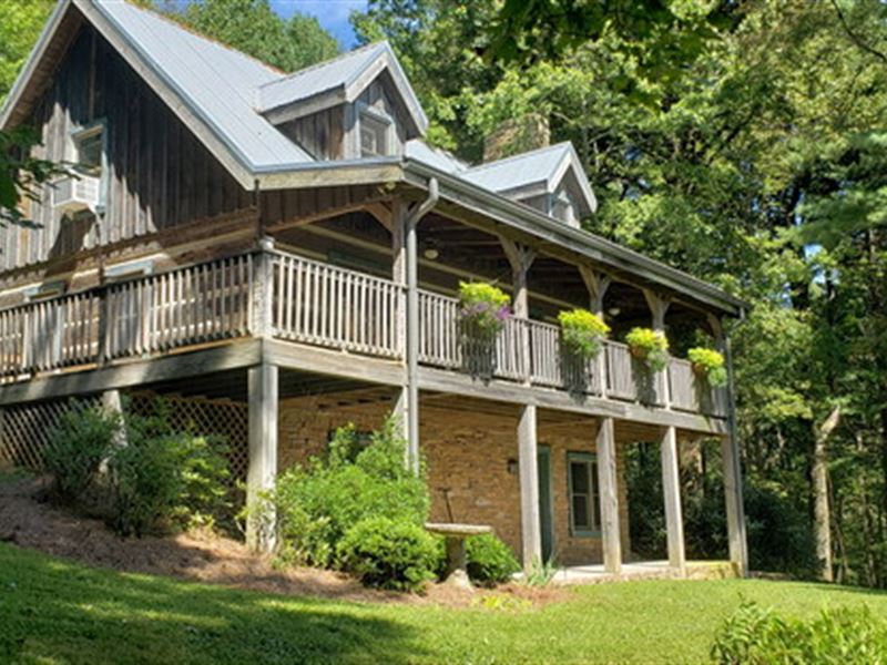 Cabin, Long Range Piedmont Views : Fancy Gap : Carroll County : Virginia