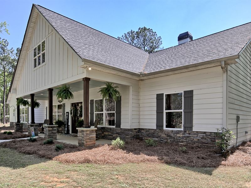 Lovely 5Bed/4Bath Home on 12 Acres : Madison : Morgan County : Georgia