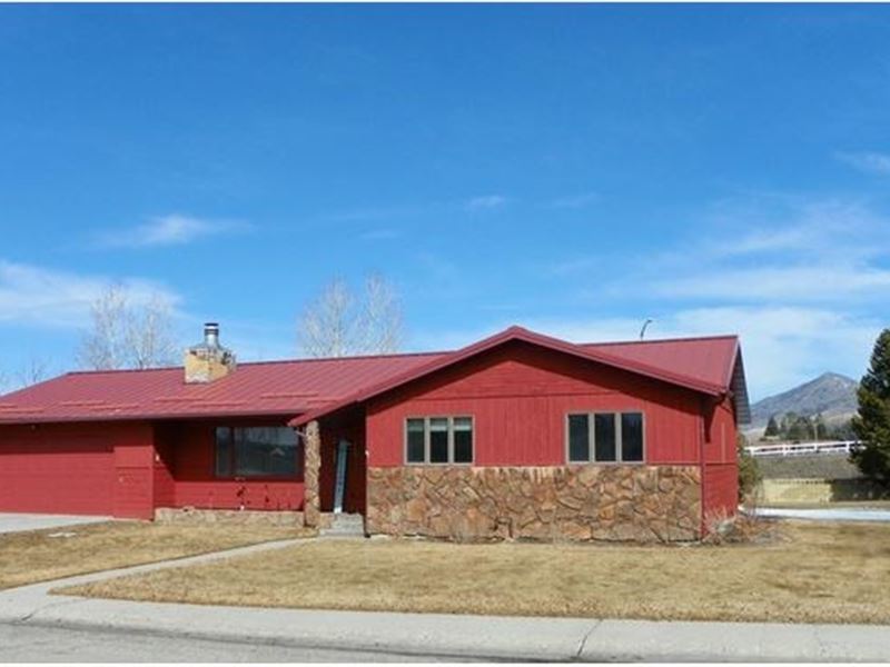 Large Country Club Home Butte : Butte : Silver Bow County : Montana